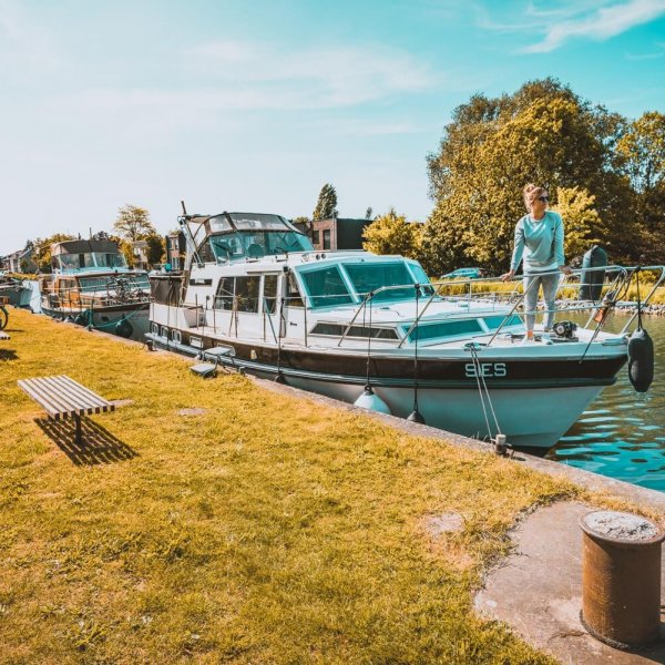 Mechelen, waar je kan slapen op een boot en het bier rijkelijk vloeit
