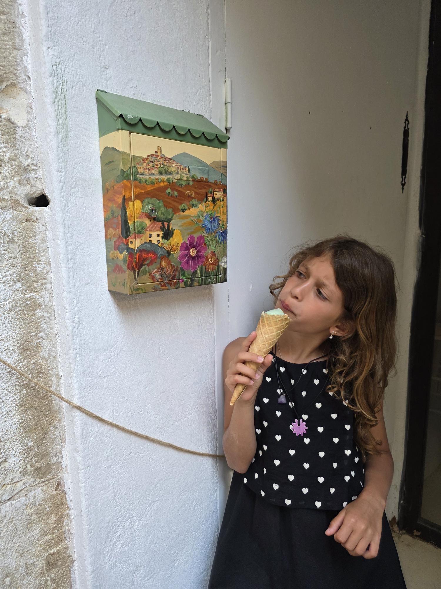 Een ijsje eten in Saint-Paul-de-Vence