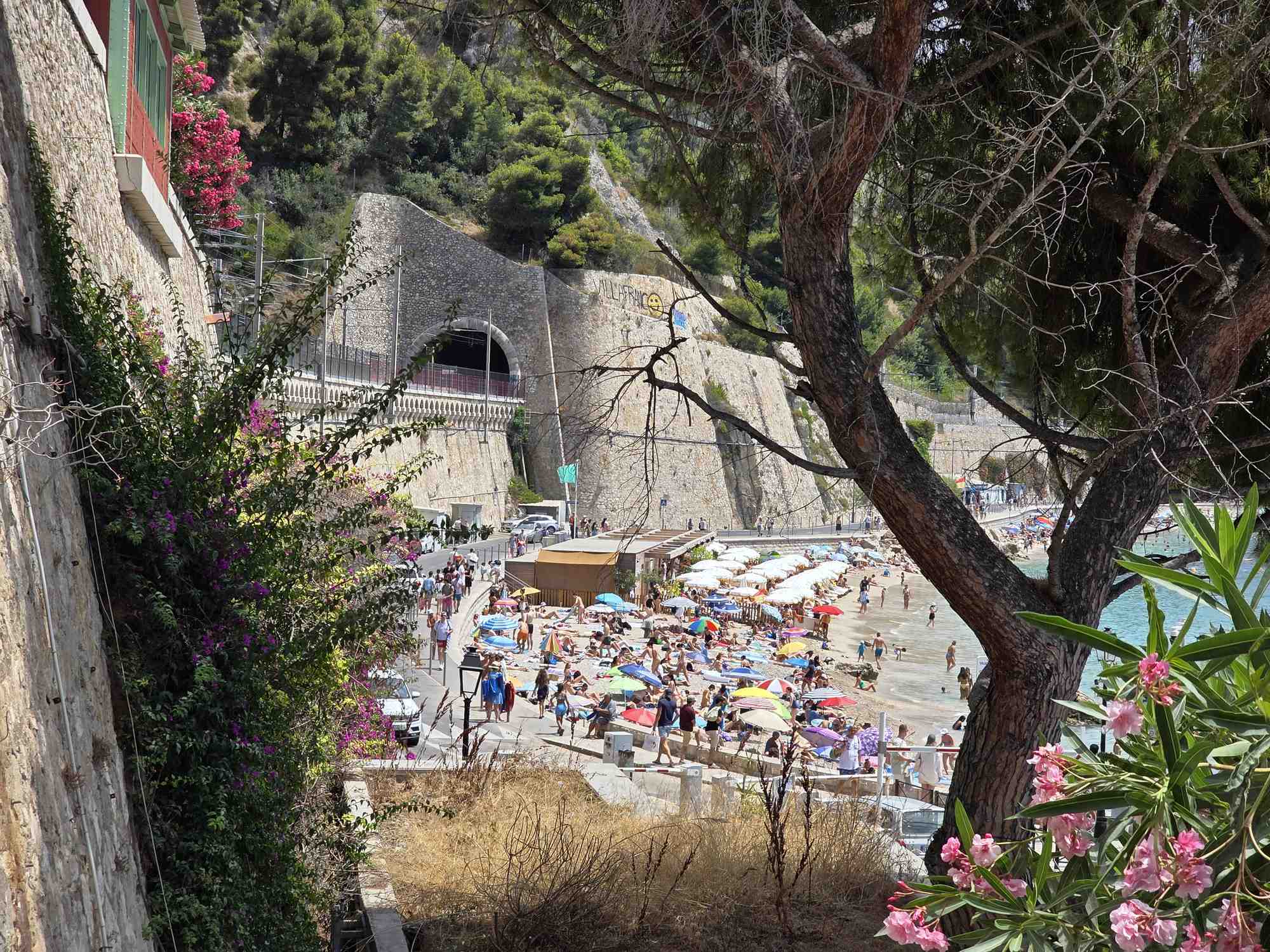 Villefranche-sur-Mer strand vanuit de hoogte