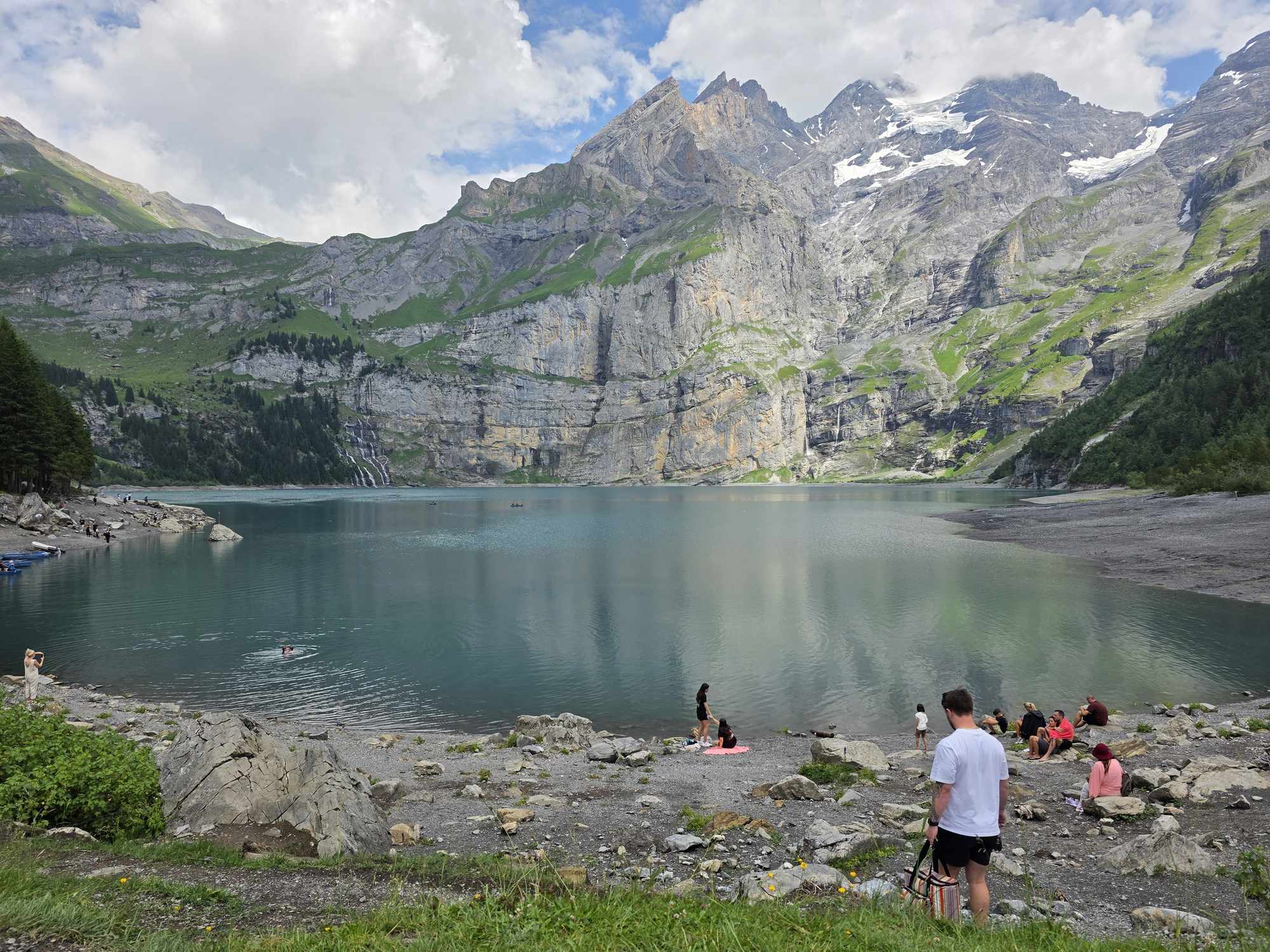 Het adembenemende Oeschinensee