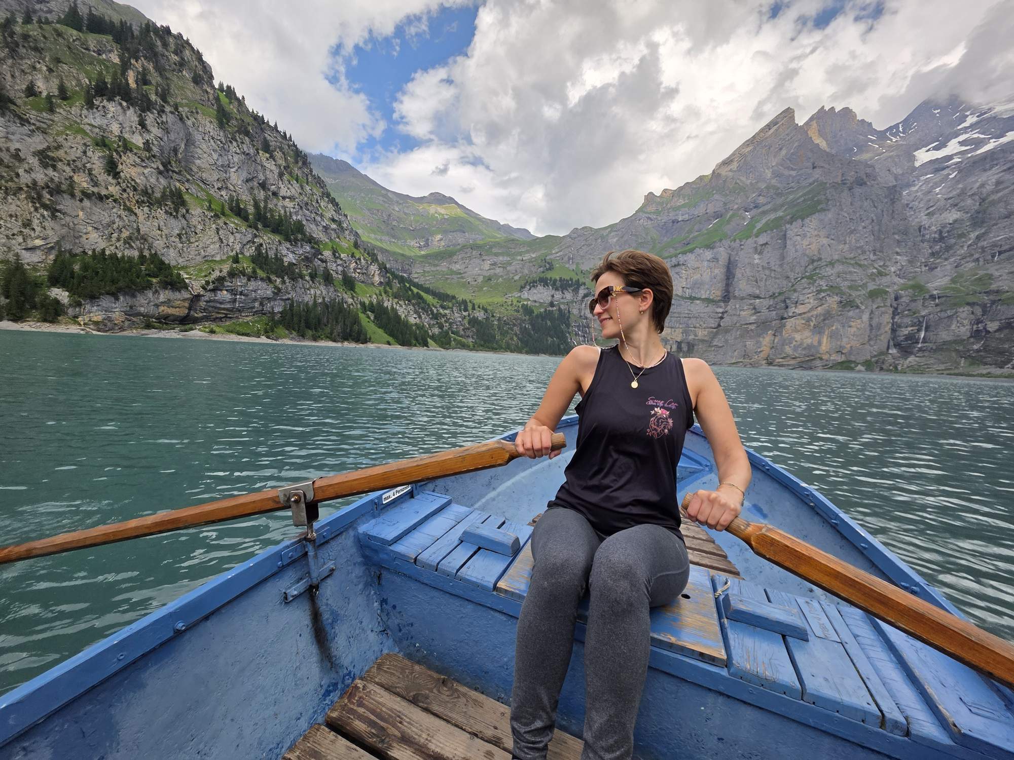 Roeien op het smaragdgroene Oeschinensee