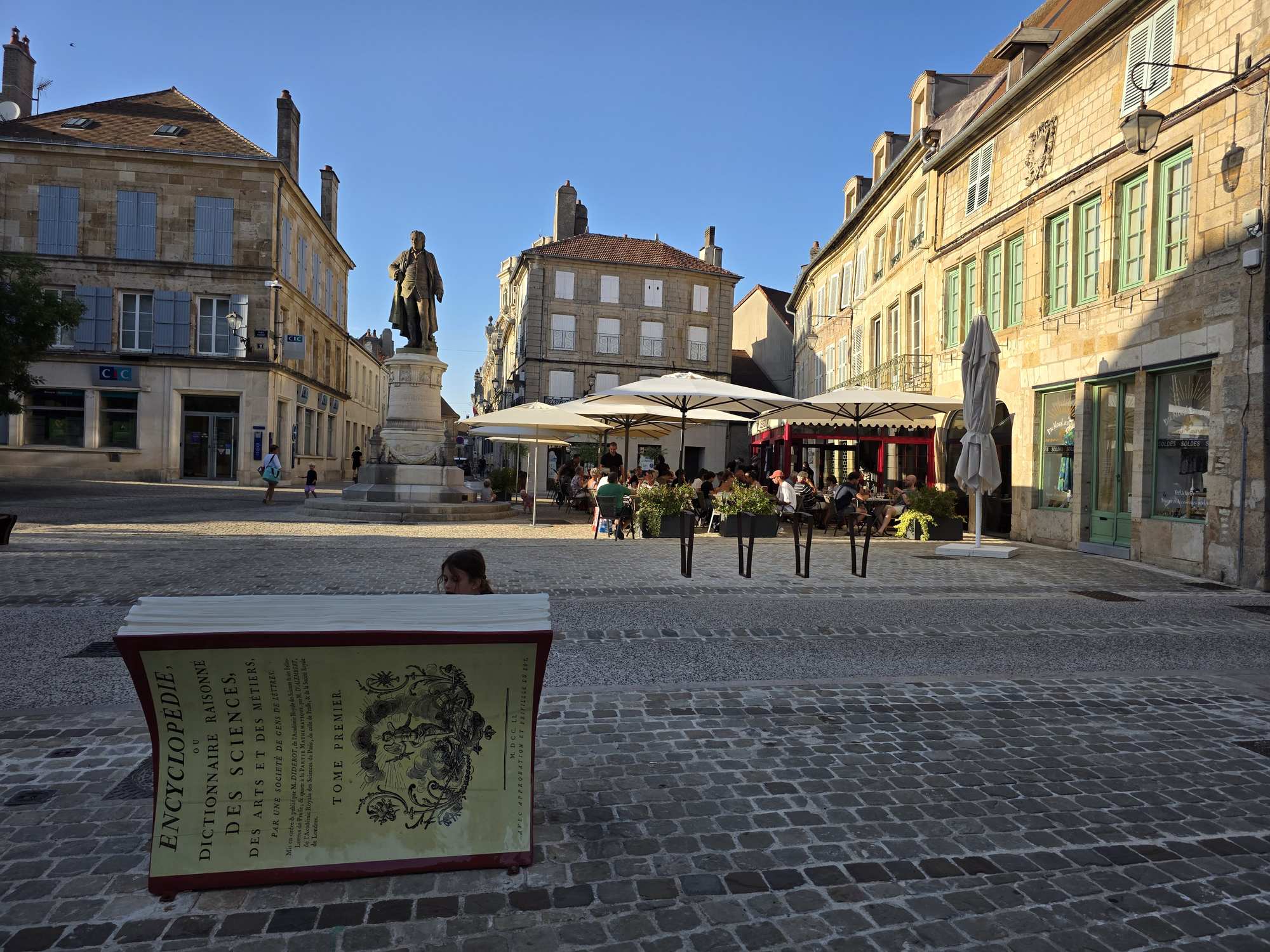Het stadsplein van Langres