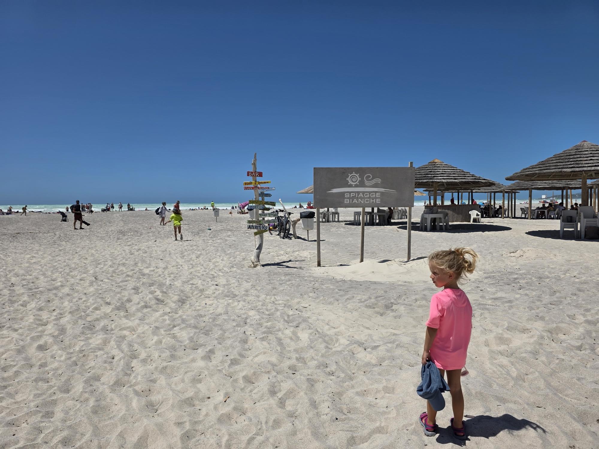 Het witte strand van Vada